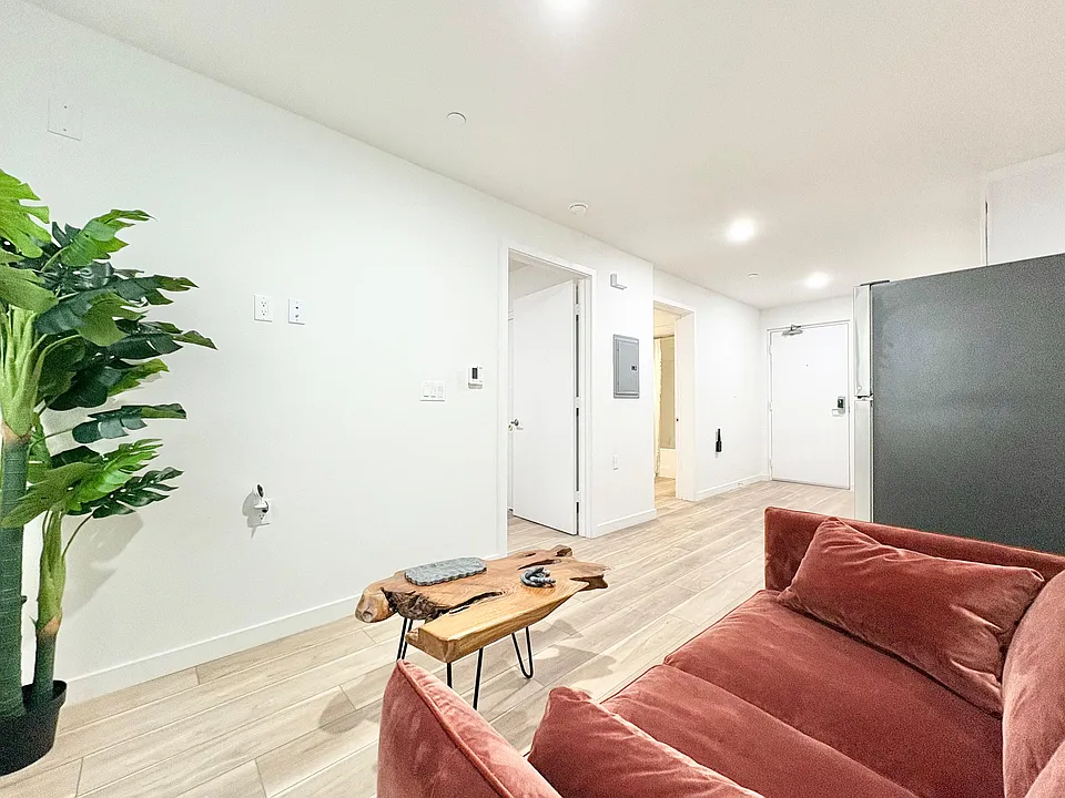 4253 Whittier Blvd #L513