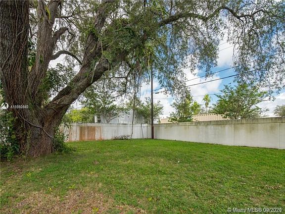 4th image of 821 Himmarshee St