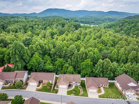 3rd image of 1281 Wexford Village Cir NE