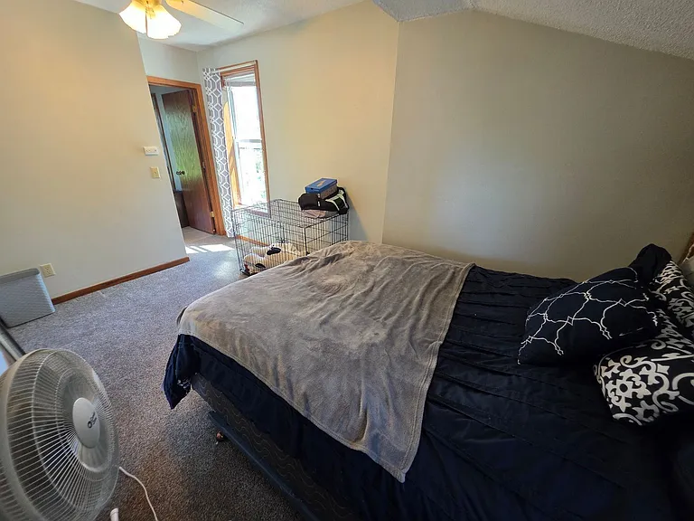 927 E Grand Ave — Photo 9
