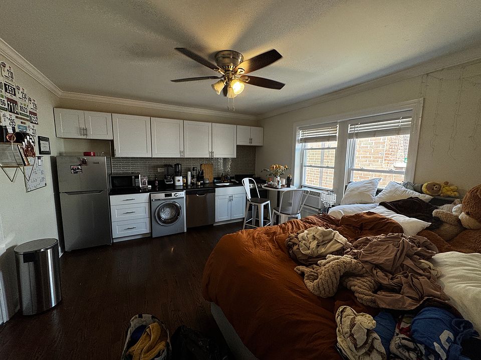 1st image of 2126 N Dayton St #304