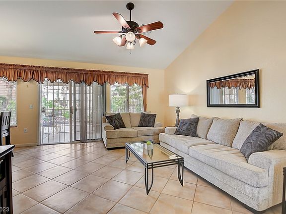 5th image of 2457 Desert Sands Dr