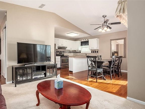 5th image of 1085 Concord Pl