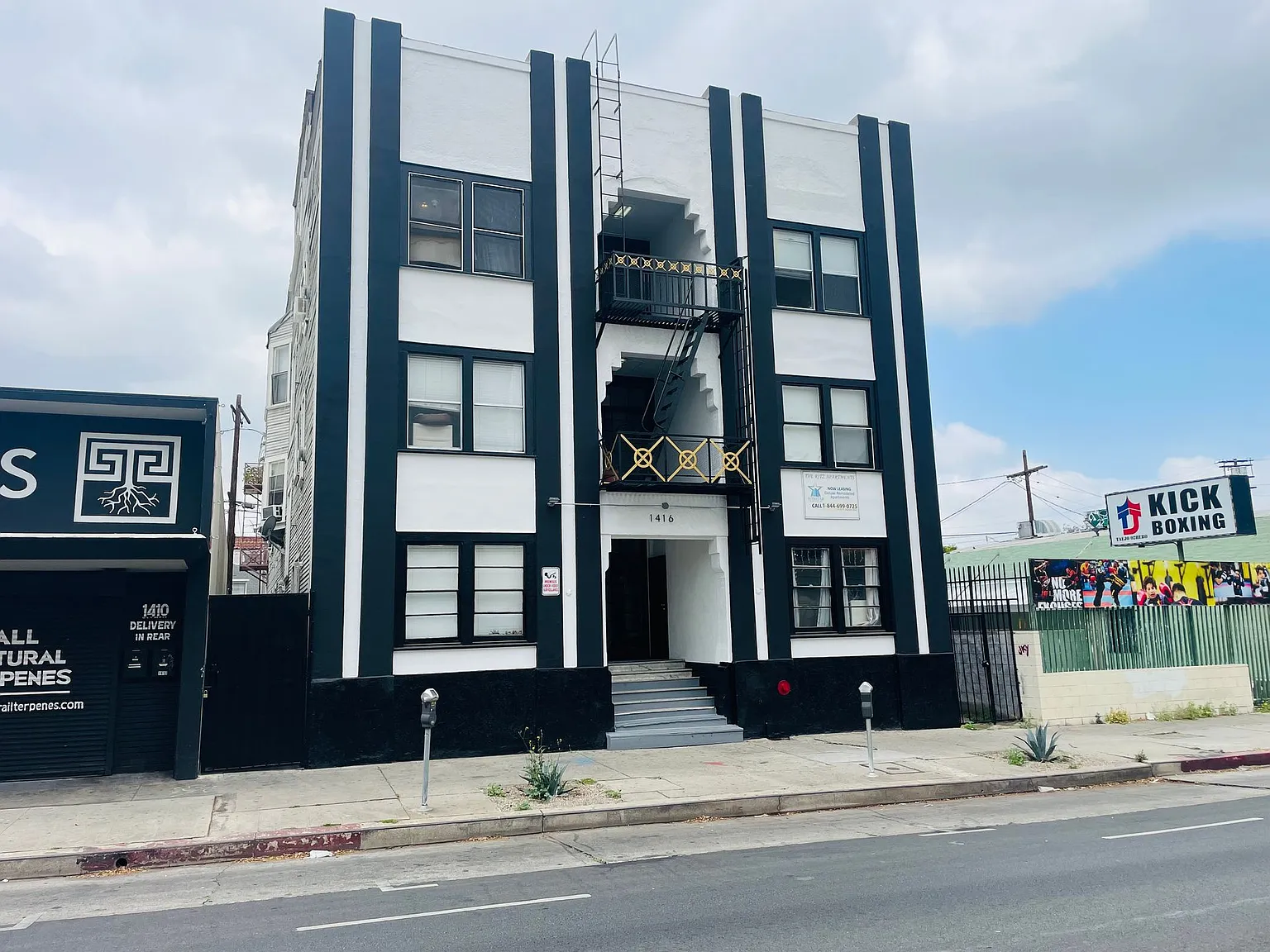 The Ritz Apartments — Photo 2