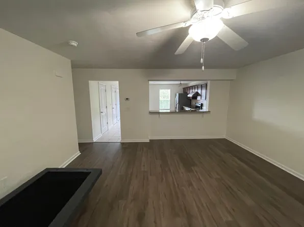 6786 Village Green Dr, Roanoke, VA 24019