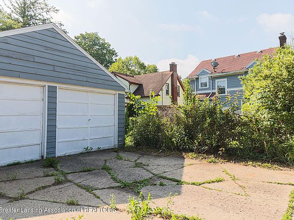 4th image of 920 Sparrow Ave