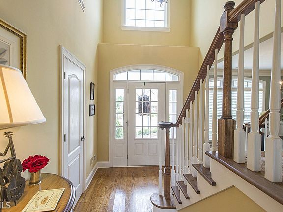 Foyer Entrance view from Living Rm