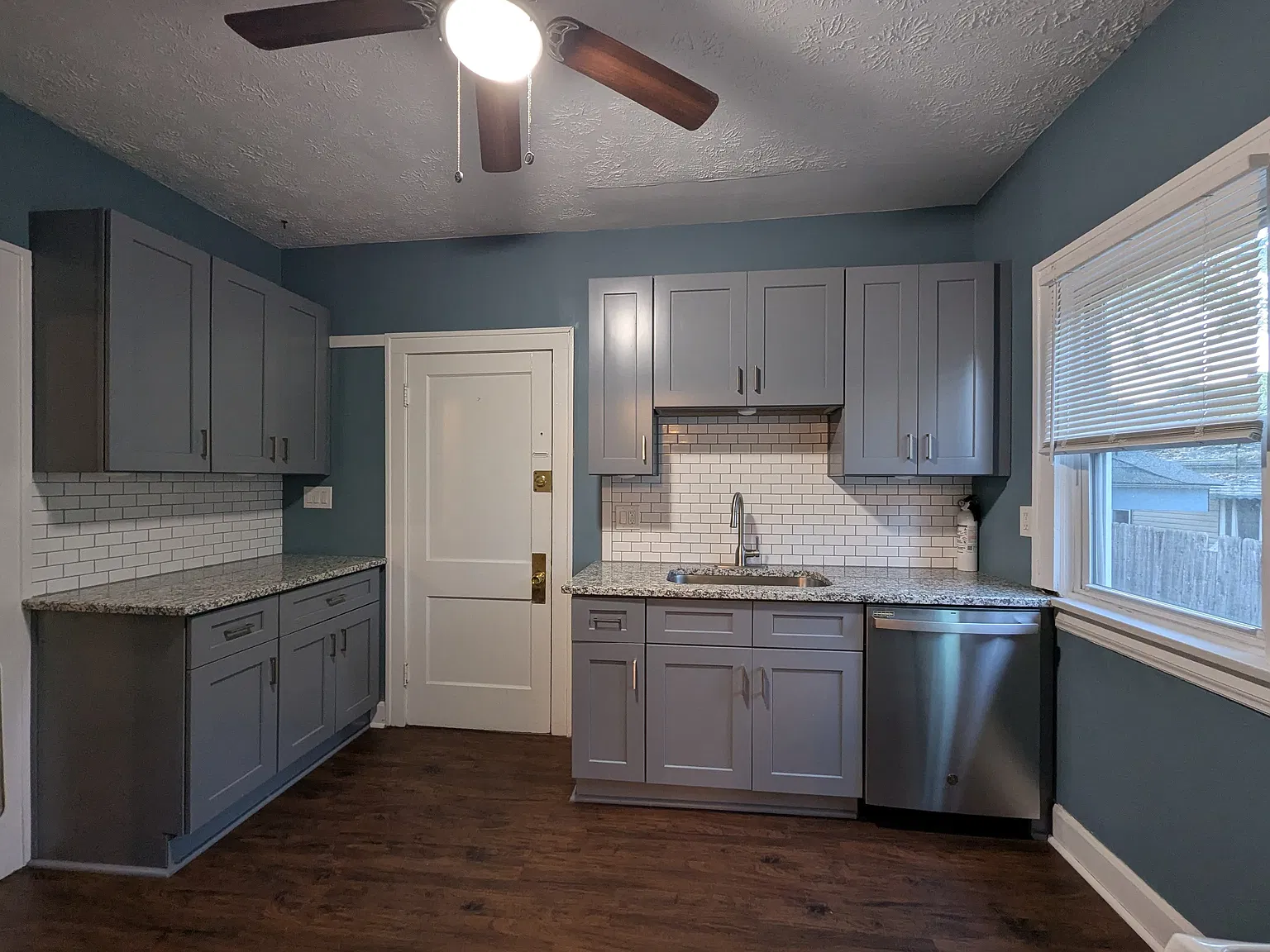 2 bed, 816 sqft, $1,450 — Photo 2