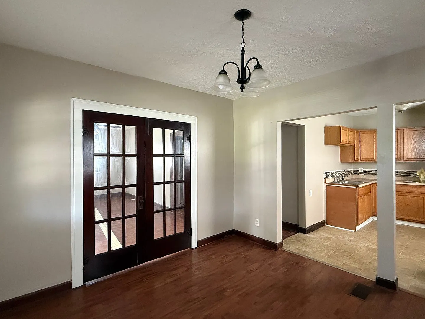 Charming 2 Bedroom, 1 Bath Home with Historic Character & Spacious Living Areas — Photo 2