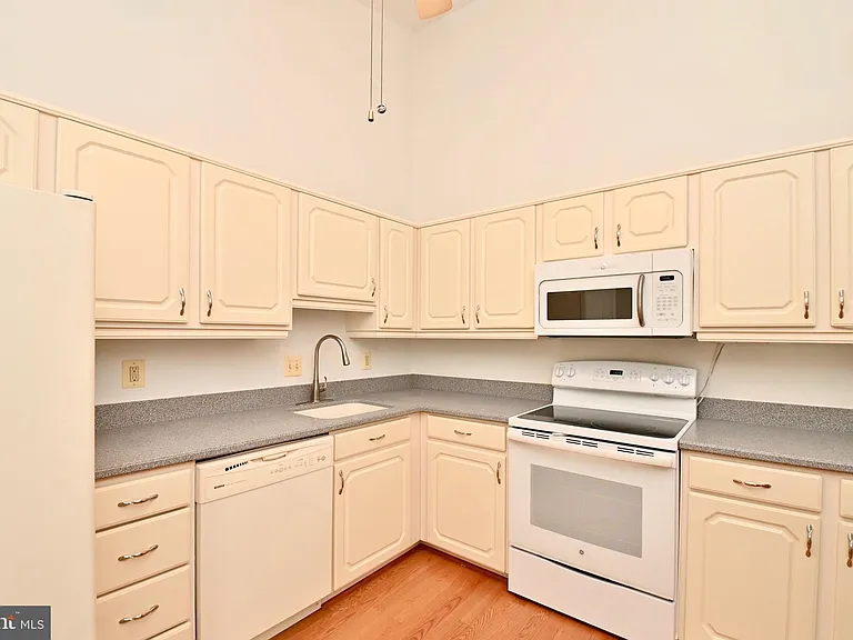 10048 Wood Sorrels Ln — Photo 13