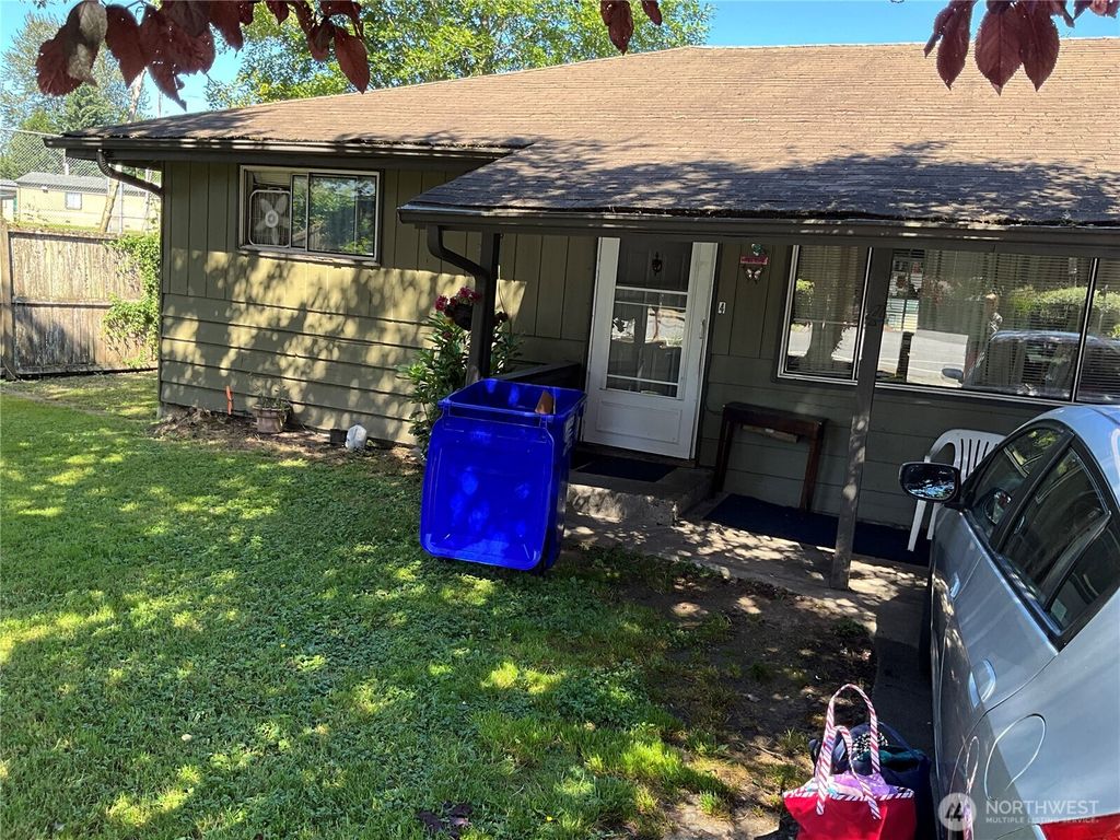 9618 Holly Drive, Everett, WA - View 3