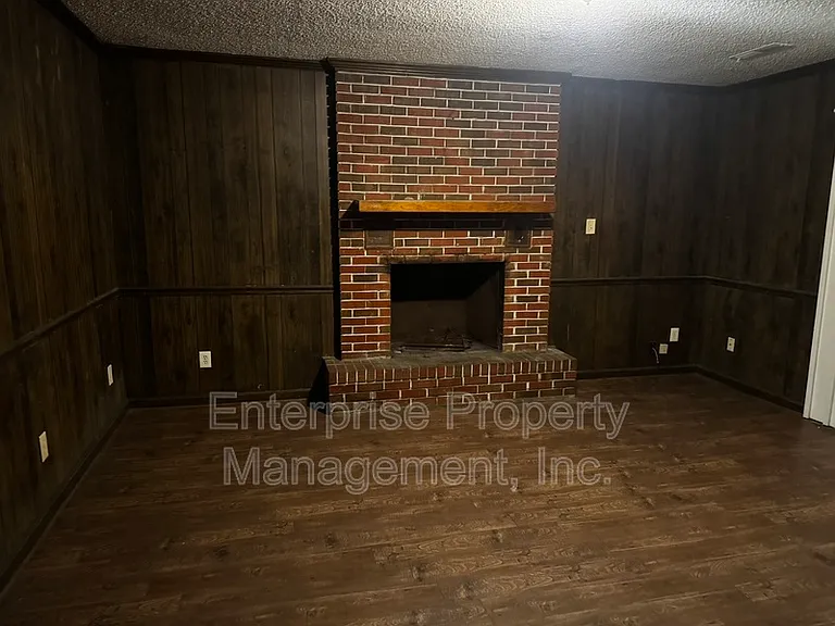 1922 Saint Elmo Ave — Photo 8