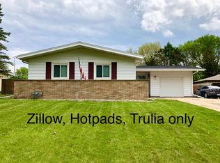 2123 Cedar Pointe Dr, Janesville, WI 53546
