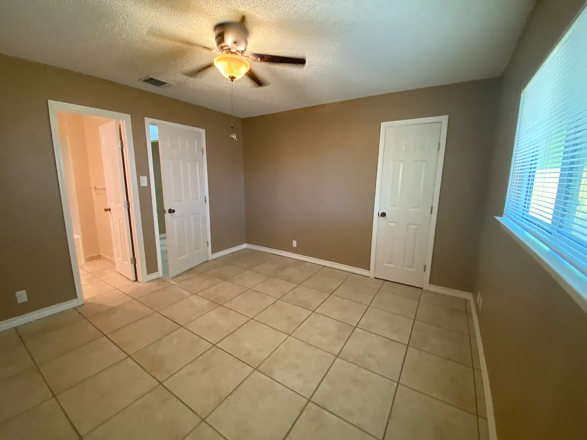 Building Photo - 8406 Forest Ridge Dr