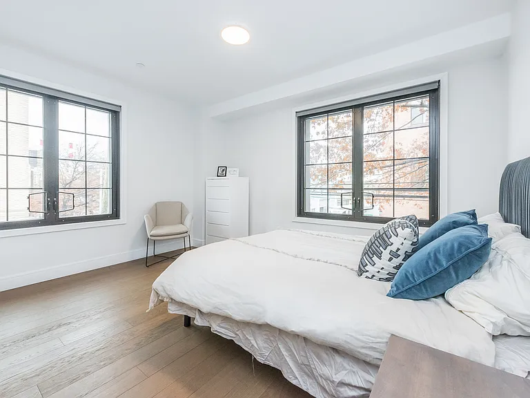 4005 Crescent St #2G — Photo 4