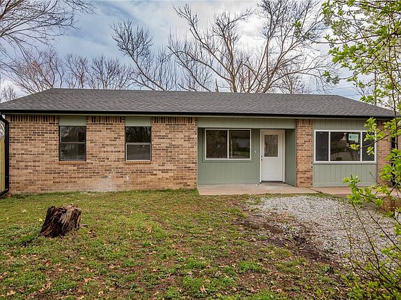 3rd image of 10 McIntosh Ln