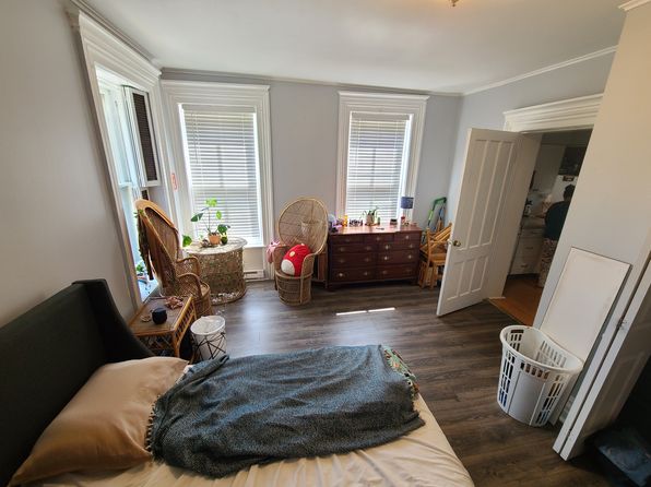244 Lark St APT 2R