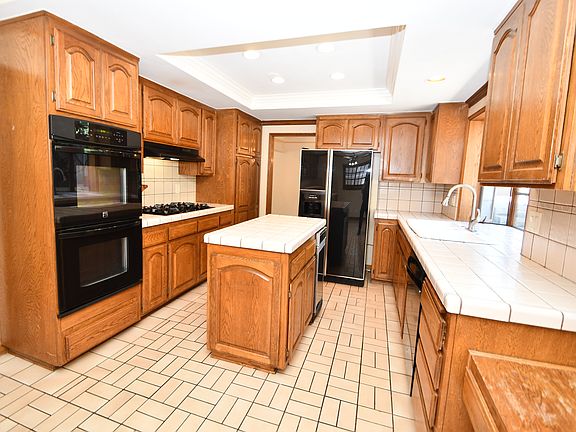 5th image of 20318 Regina Ave