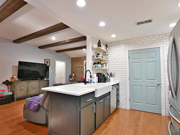 4th image of 516 La Salle Dr