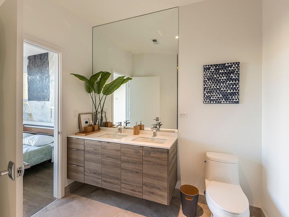 2nd image of 3462 N Lincoln Ave #302