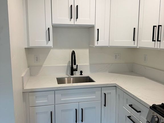 4th image of 24810 Newhall Ave #1