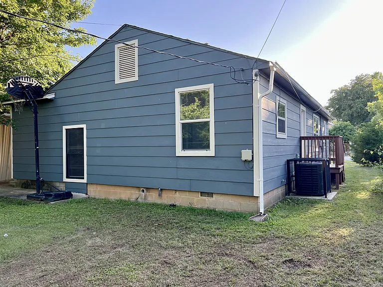 107 N Gillette Ave — Photo 39