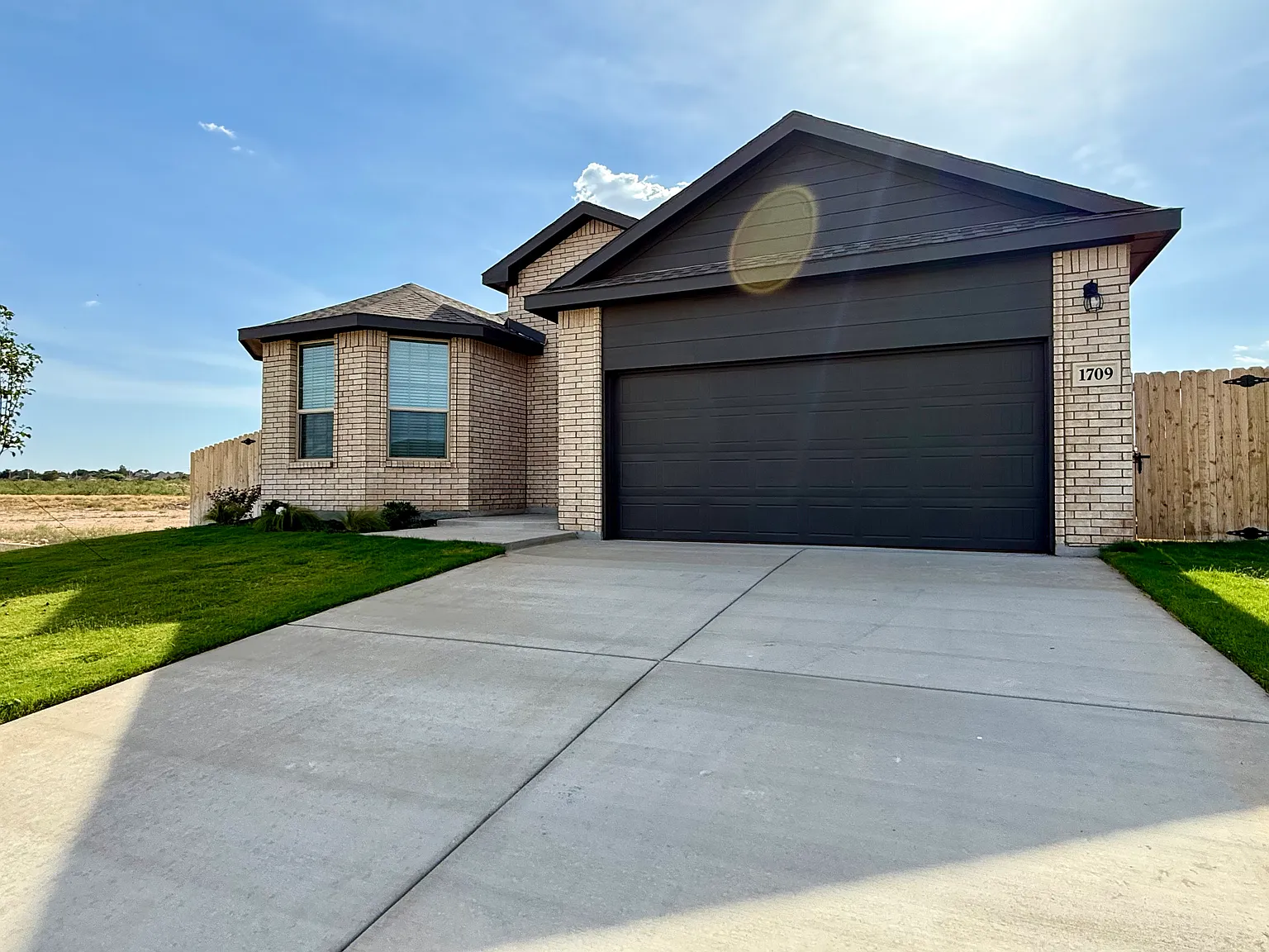 4 bed, 1780 sqft, $3,200 — Photo 3