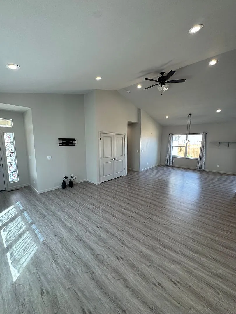 Newer 3 Bedroom Home in Fernley Donner Estates now available! — Photo 4