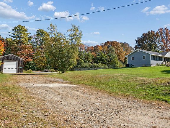 3rd image of 27 E Neck Road