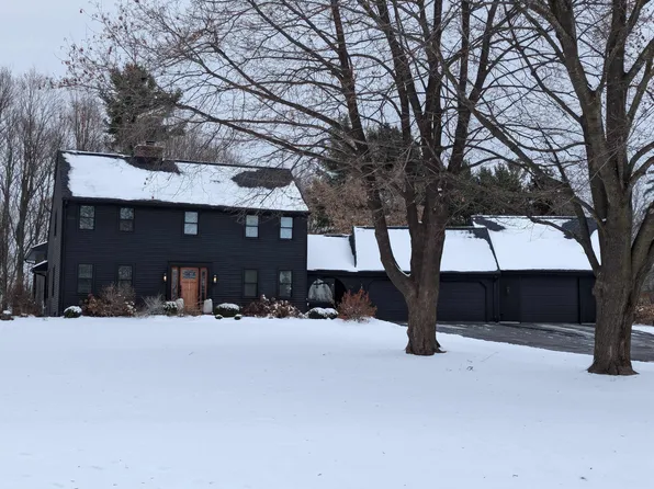 19 Crestview Dr, Hortonville, WI 54944