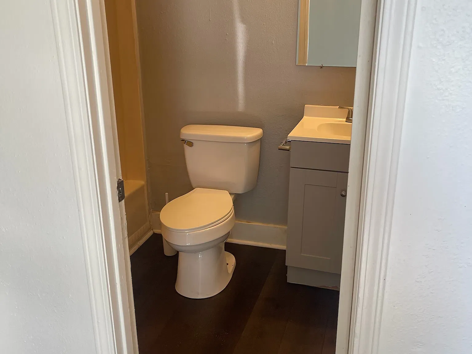 2 bed, 1000 sqft, $1,200 — Photo 4
