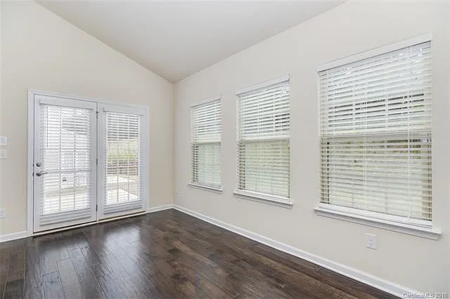 5620 Selkirkshire Rd — Photo 12