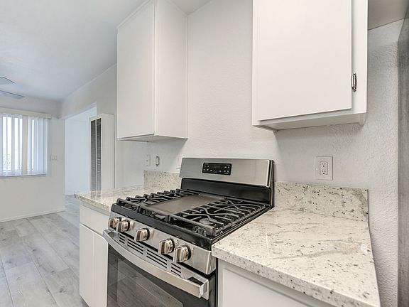 4th image of 109-121 Lincoln Way #121-C