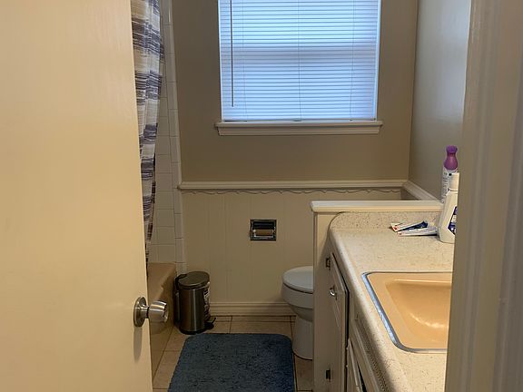5th image of 529 SW 62nd Ter