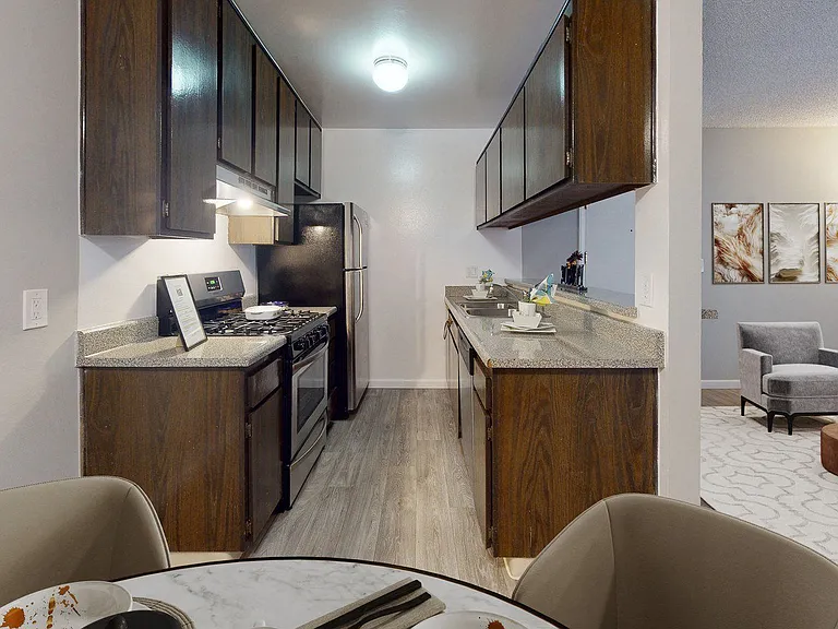 Executive House Apartments — Photo 12