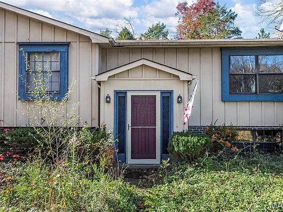 2nd image of 3725 Laura Ct