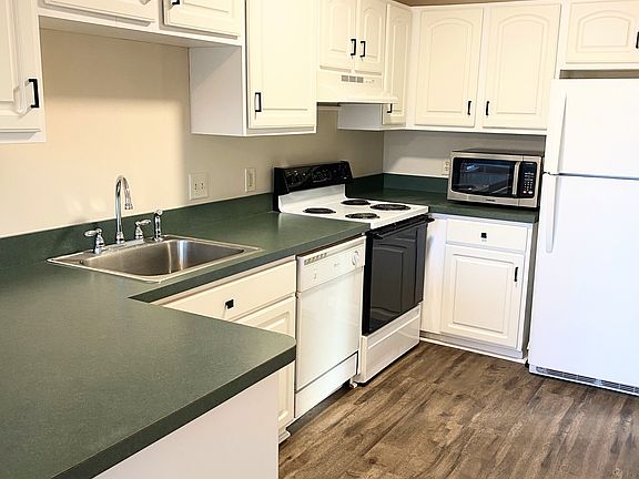 3rd image of 3582 Avon Ct