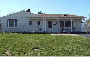 20 Thaliabush Ln, Levittown, PA 19054