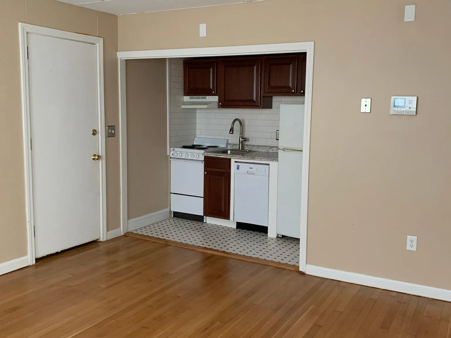 2 bed, 800 sqft, $1,700 — Photo 3