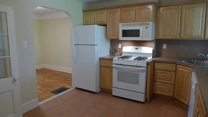 Rented by Garfield Realty  | media 16