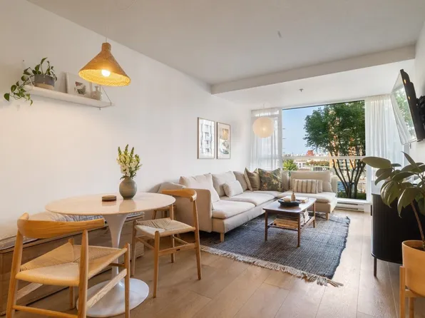 2770 Sophia St #404, Vancouver, BC V5T 0A4