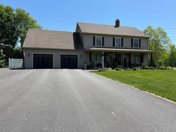 25 Constitution Ave, Hampden, ME 04444