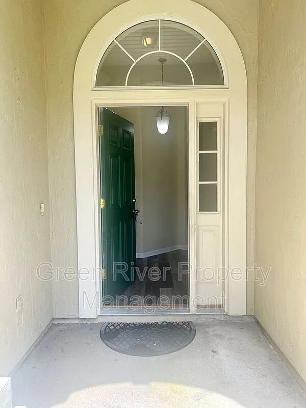 4 bed, 3.0 bath, 2313 sqft, $2,400 — Photo 4