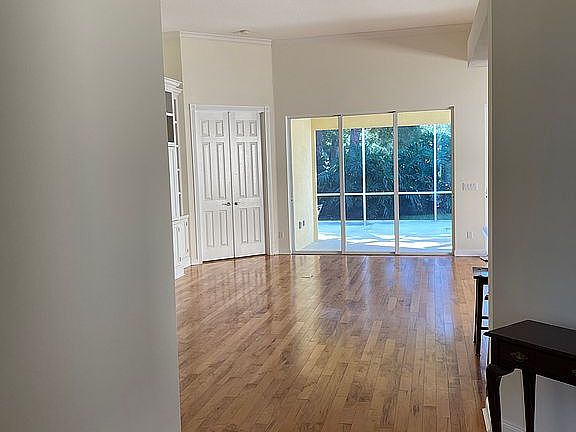 4th image of 1357 SW Eagleglen Pl