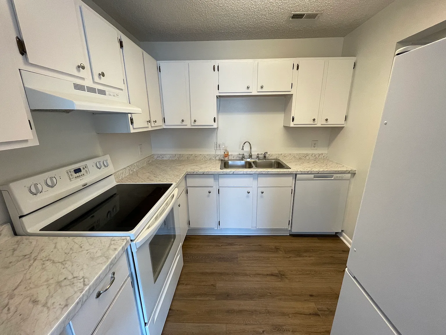 2 bed, 1056 sqft, $1,200 — Photo 3
