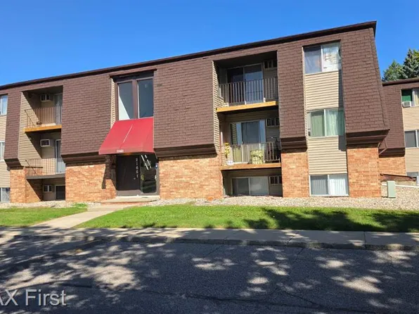 21661 Hillside Dr, Clinton Township, MI 48035