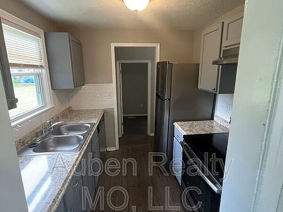 5th image of 7424 Park Ave