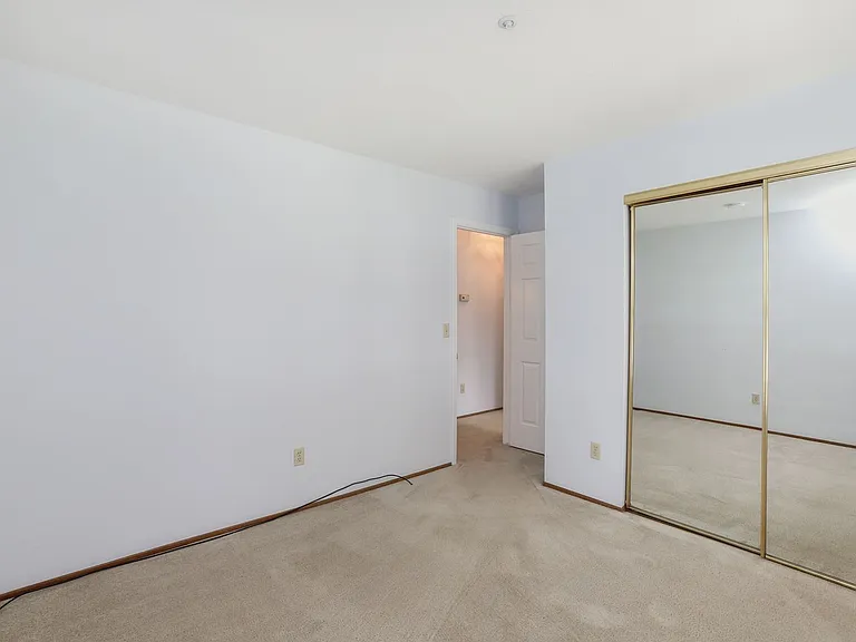 1055 Hull Ln — Photo 30