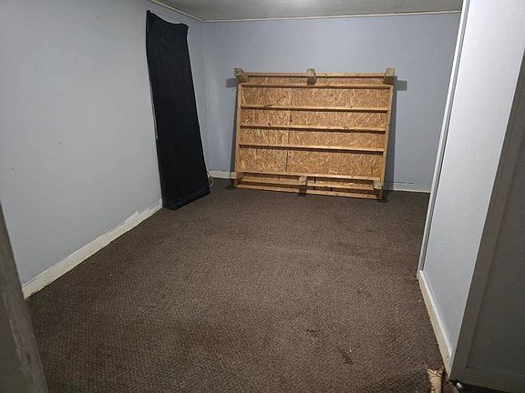 5th image of 807 W Illinois St