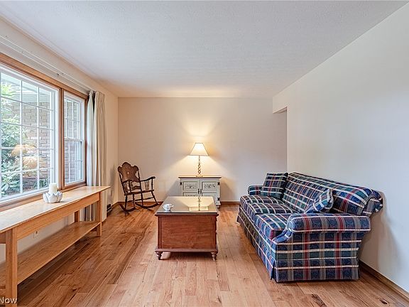 3rd image of 86 Blue Hill Ln